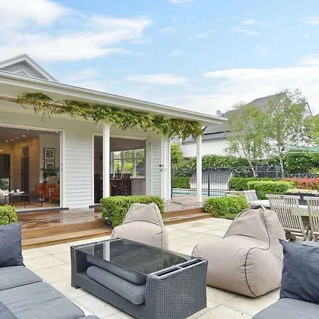 Retreat Villa - Christchurch Holiday Homes